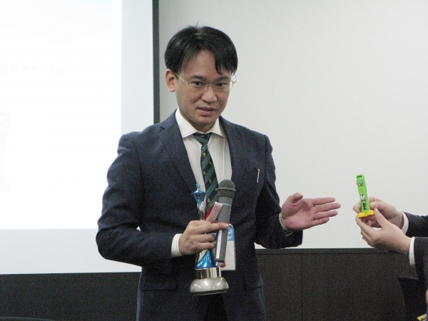 「連射式クリップ・ガチャックを若い世代、女性、子どもに気軽に使ってもらえるようアレンジ」