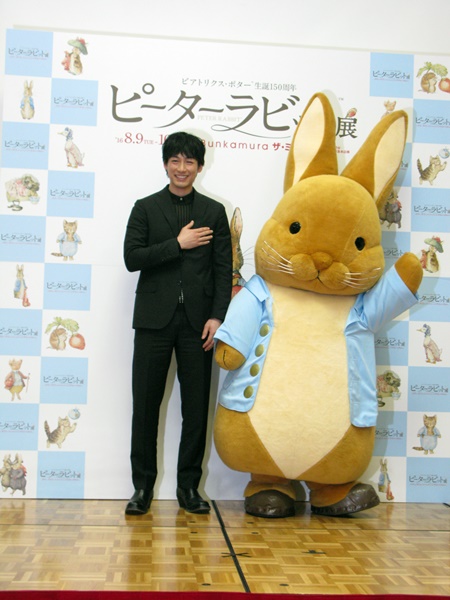 会場ではディーンさんが音声ガイドのナビゲーターとしてピーターラビットの世界へといざないます