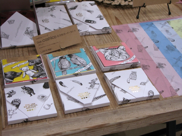 絶滅危惧種、山猫・鳥・熊をデザインしたカードとタトウの箱入りセット「cashico正方形カード・タトウ」山櫻