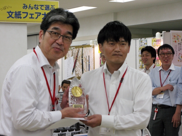 サンビー・『スターウォーズネーム印スタンドＲ２－Ｄ２』 文紙フェア大賞金賞受賞