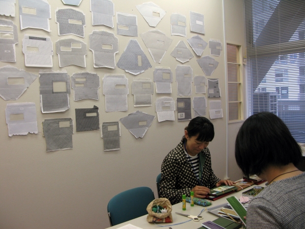 簡単便利なちょいワザを加え、ステキなオリジナル文具づくり「封筒でつくるファイル」宇田川一美さん