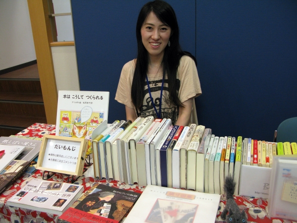 紙といえば、本は外せませんよね。一冊、一冊が丁寧に扱われてます『「紙」の本いろいろ（守備範囲ひろく）』 