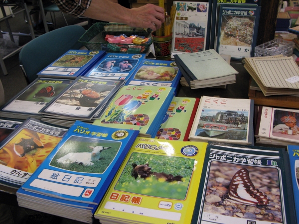 千駄木の「古道具ネグラ」さん。学習帳など希少な紙文具を販売。
