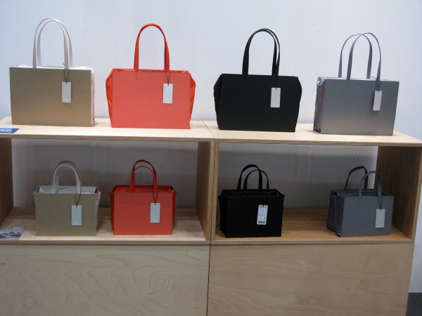 軽くて、たため、様々なスタイルに合うバッグ「パッタ」。ランチバックやショルダーバッグとしても コクヨＭＶＰ