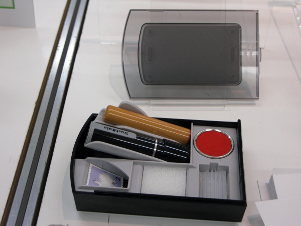 フタが印マットに!なつ印具をひとまとめに収納 印章ケース「シクオス　デュオ」　シヤチハタ