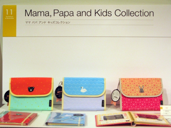 各ポケットに、エコー写真や病院の書類、診察券を収納！母子手帳ケース「ママ・パパ＆キッズコレクション」