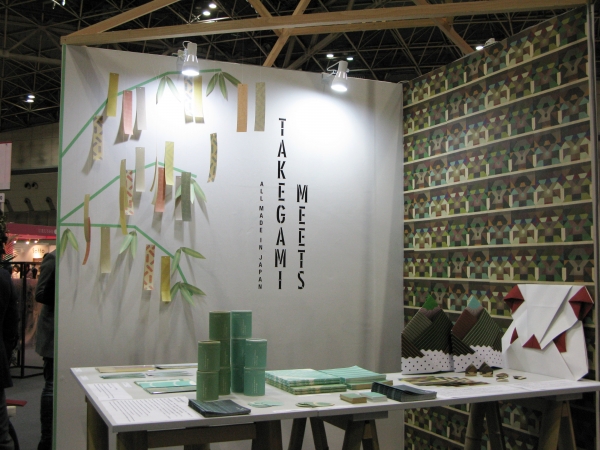 中越パルプ工業は、デザインチームminnaとコラボしたペーパーブランドMEETS TAKEGAMIで、国産竹100％を原料とした竹紙商品を紹介