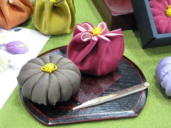 色とりどりの和菓子のような「和手玉をかし」。繊細な縫製技術で表現されたお手玉ブランド　ファクトリークラ