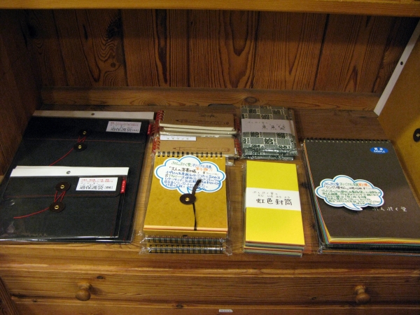 オリジナル文具「大人の落書き帳」など