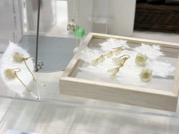 本物に美濃手漉き和紙の『用の美』。繊細で可憐なデザインアクセサリー「カミノシゴト」家田紙工