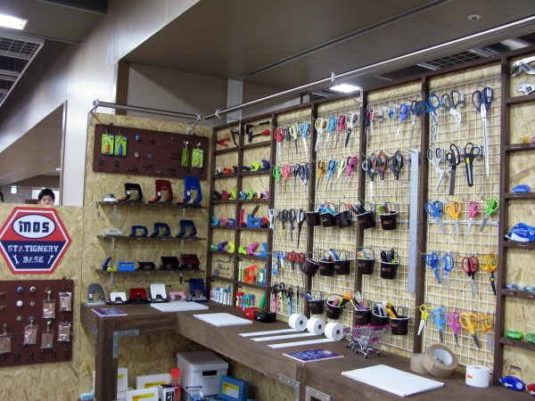 商品として知っていても、使い心地まで熟知していないアイテムを試してみませんか「ステーショナリーベース」