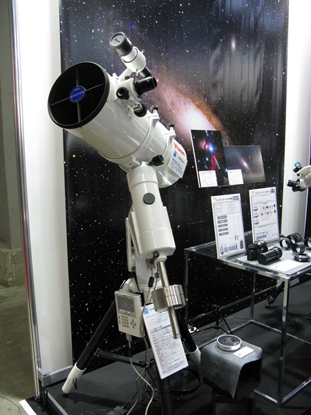 鏡筒の強度アップでたわみを抑え本格的な写真撮影にも対応　ハイアマチュア向け赤道儀「R200SSpro」ビクセン　参考出品