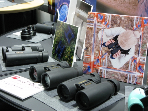 宙ガールも注目！アウトドアで抜群の威力を発揮42ミリの大口径レンズ本格派双眼鏡「アトレックⅡ」ビクセン