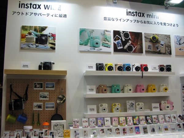 多種多様なチェキカメラ、種類豊富なフィルム、アクセサリーなどチェキの製品ラインアップ　富士フィルム