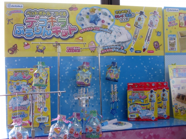 同梱の切って使えるイラストやメタリックペンで簡単デコ「デコキラふうりんキット」