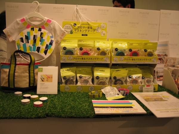 アウトドアで洋服、帽子、カバンをデコするだけに虫よけに。シトロネラの香りを練り込んだ「マスキングテープ」