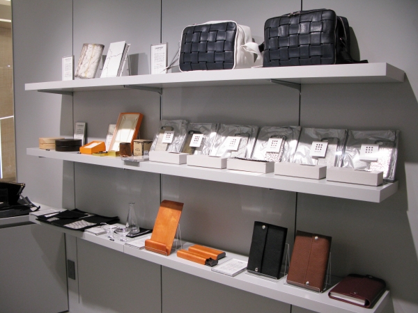 「カガリユウスケＥＤｉＴ 手帳カバー」などの限定商品