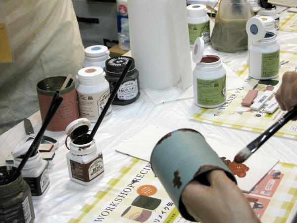 「ミルクペイントforガーデン」を使い、空き缶をリメーク（リメ缶）したプランターづくり　ターナー色彩