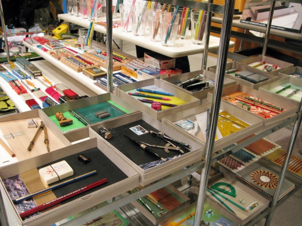 ベルリンに拠点を置くコンセプトショップINKWELLが、文房具をセレクトしたPOP UP STORE（期間限定）