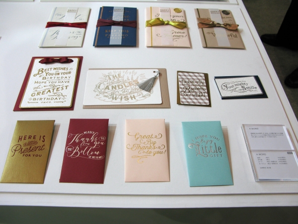 高級感のある箔押しで、感謝のことばが綴られたぽち袋「アワード」。結婚式のお礼や御車代にも。マルアイ