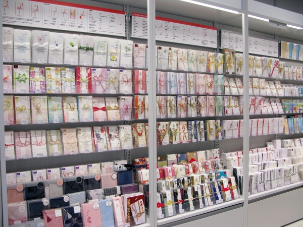 祝儀袋もカジュアルな商品から高級感ある商品まで、それぞれのスタイル合わせ選べる品揃え