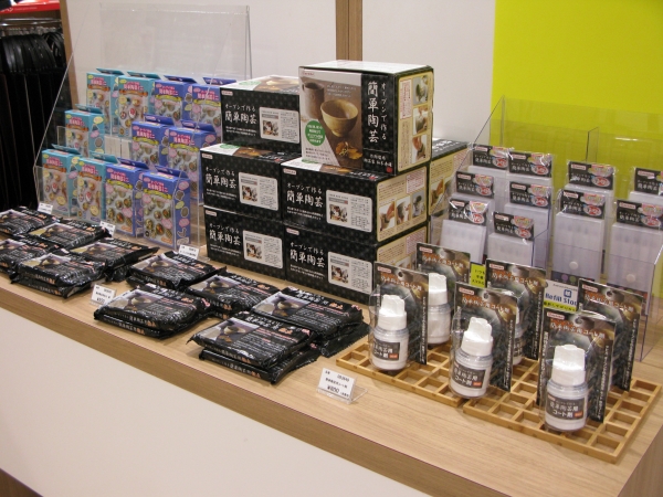 「オーブンで作る簡単陶芸」使えば、ＳＮＳで話題の陶芸ミニチュアの箸置きやミニ食器などを手軽に作れます