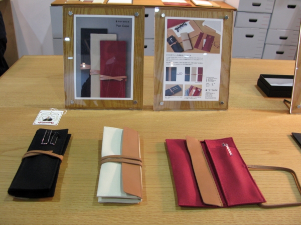 帆布（富士金梅）使用の3つのポケットが便利なペンケース　ＴＯＴＯＮＯＥ　コクヨＭＶＰ