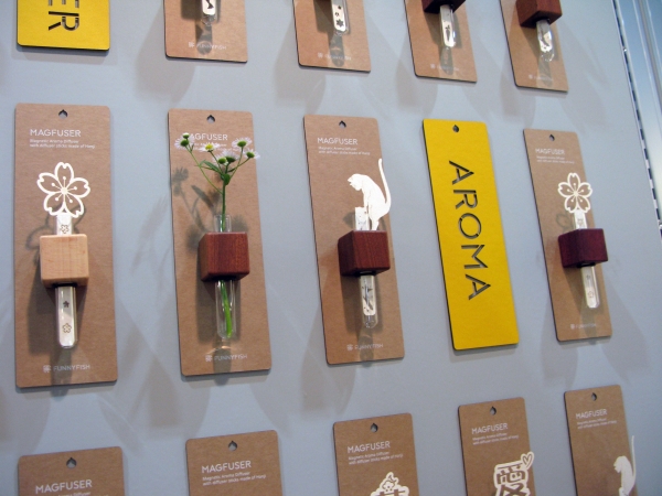 韓紙で作られたディフューザースティック、ウッド部分はマグネット付き「マグフューザー」FUNNYFISH