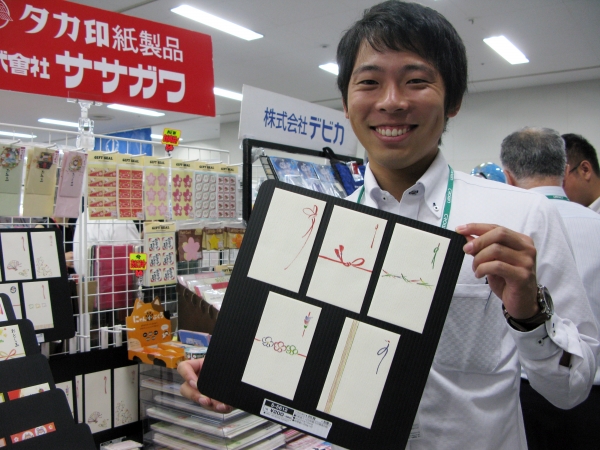 和をイメージした、粋(いき)で雅(みやび)な粋雅高級のし袋。表情のある紙に伝統模様をデザイン　ササガワ