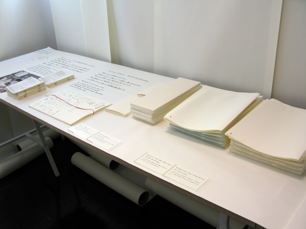 作りの第一工程『折り』、糸かがり製本前の16ページに折られた紙の状態「ＭＤペーパー折り（無罫・方眼罫）11冊パック」