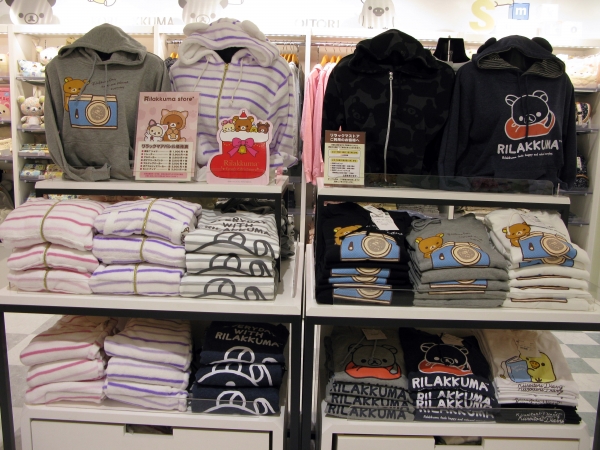 大人かわいい、リラックマデザインにのカジュアルコーデを楽しめます！