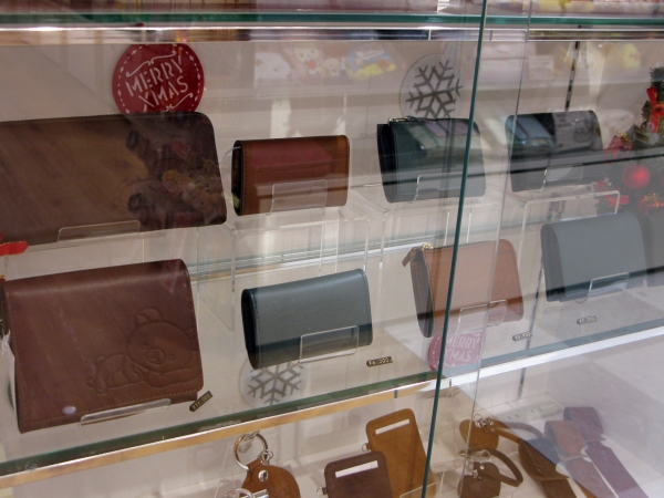 クリスマスプレゼントに！さらげないリラックマデザインがカワイイ財布やキーケース