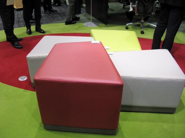 やわらかな色合、多彩なレイアウトが可能なスクエアタイプと使いやすいサークルタイプ「ピアロ」