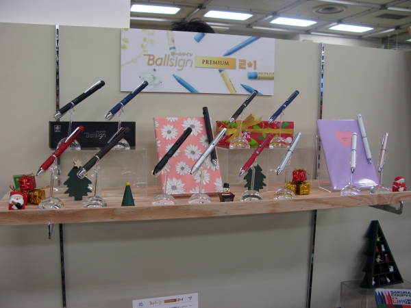 高級感ある金属ボディはビジネスシーンにもピッタリ「Ballsignプレミアム2*1」サクラクレパス