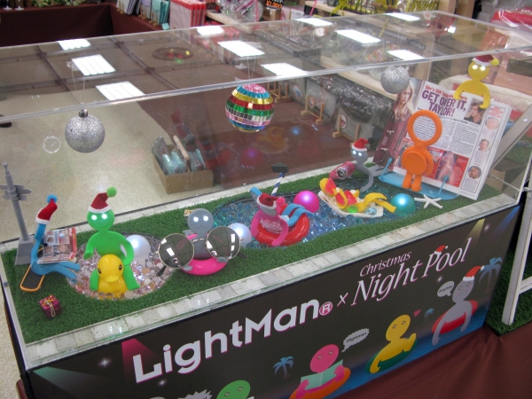 手足を曲げて好きなポーズが作れるＬＥＤブックライト「ライトマン」レイメイ藤井