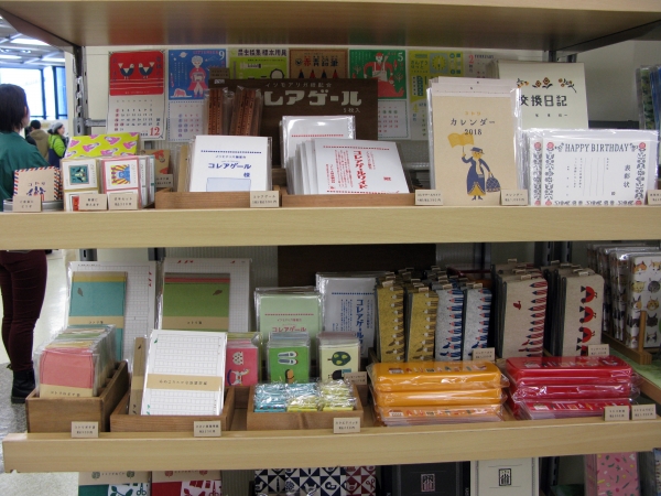 オリジナル文具フェルト生地で温かみのあるペンケース、カレンダー、飴　鎌倉・文具と雑貨の店　コトリ