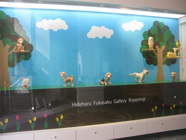 インスタ映えを意識した作品ディスプレイには、ニチバンの布粘着テープを使用しています。