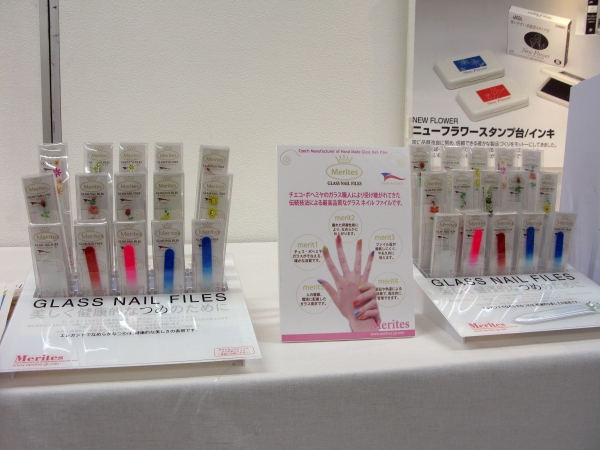 爪のお洒落に、携帯できる「チェコ製グラスネイルファイル」新朝日コーポレーション