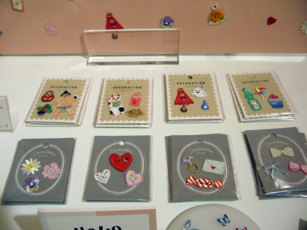 貼るだけでカンタン！オンリーワンのオリジナルアレンジが楽しめる「刺繍ステッカー ガーリー/ジャパニーズ」