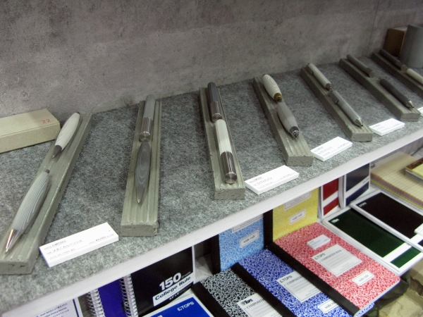 セメント素材の筆記具などのプロダクトを開発している台湾ブランド　販売代理店モーメンツ