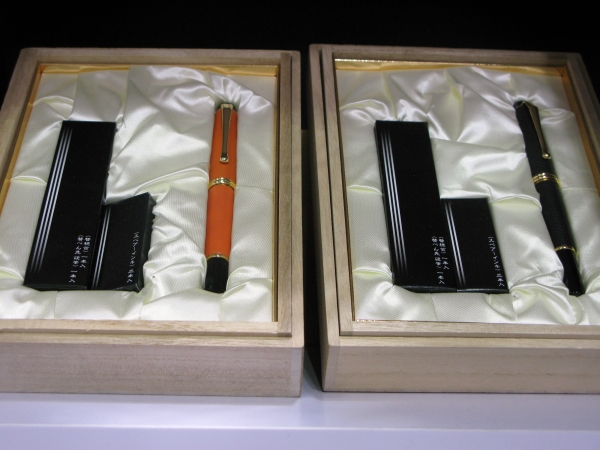 使うほどに手に馴染む「くれ竹万年毛筆　夢銀河」本革　呉竹