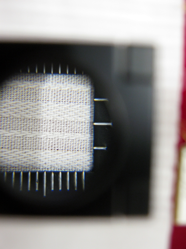 「縞見ルーペ」を覗いてみるとメモリが振られ数えやすくなっています。