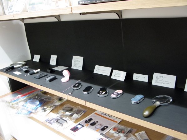 まだまだ様々なルーペを展示