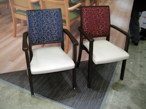 現場の声から生まれたオールインワンモデルのアームチェアー「テネロチェアー」