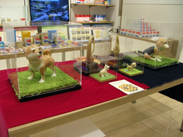 「セロテープ」の時と共に熟成していく色の変化を活かした瀬畑亮氏の「セロテープアート」