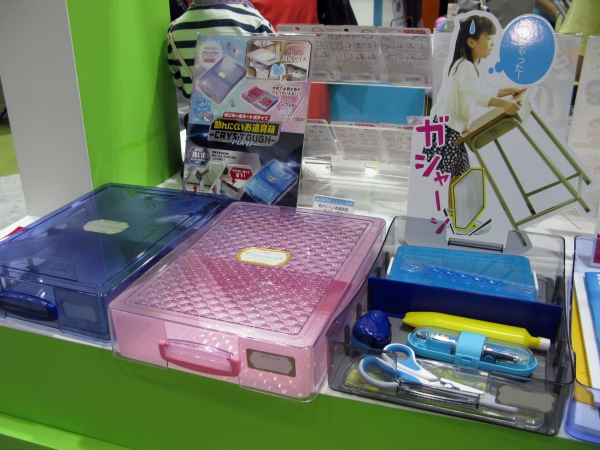 ポリカーボネートボディで割れにくいお道具箱「クリスタフ」ソニック