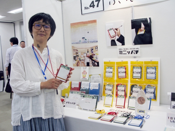 電話がかかってきた時、すぐメモしたい時に。手のひらサイズのミニバインダーメモ『ミニッパチ』ぷんぷく堂