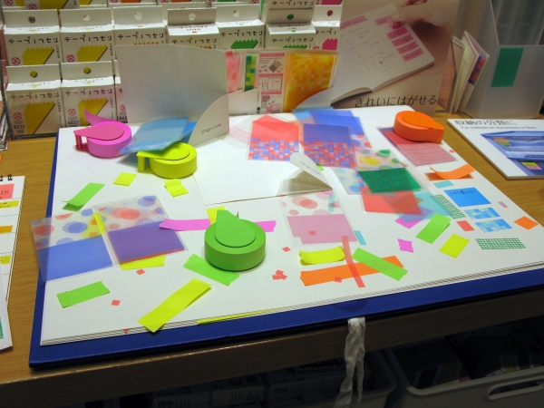 色鮮やかな「チギル ノート」「テープノフセン」