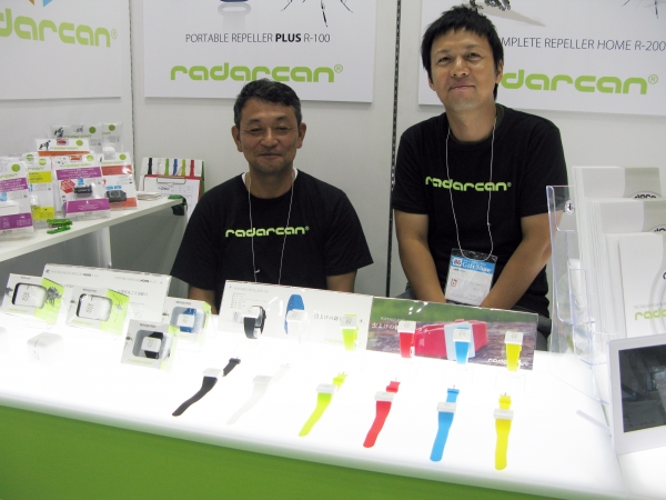 「薬品で虫よけ」から「音で虫よけ」する時代へ。腕時計のような虫よけ「R-100」平城商事