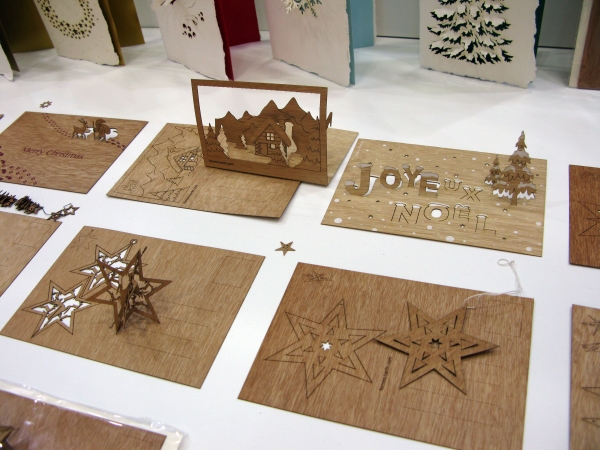 ドイツのデザインプロダクト専門ショップ ヒューレン・ベルリンの立体オブジェにもなるポストカード